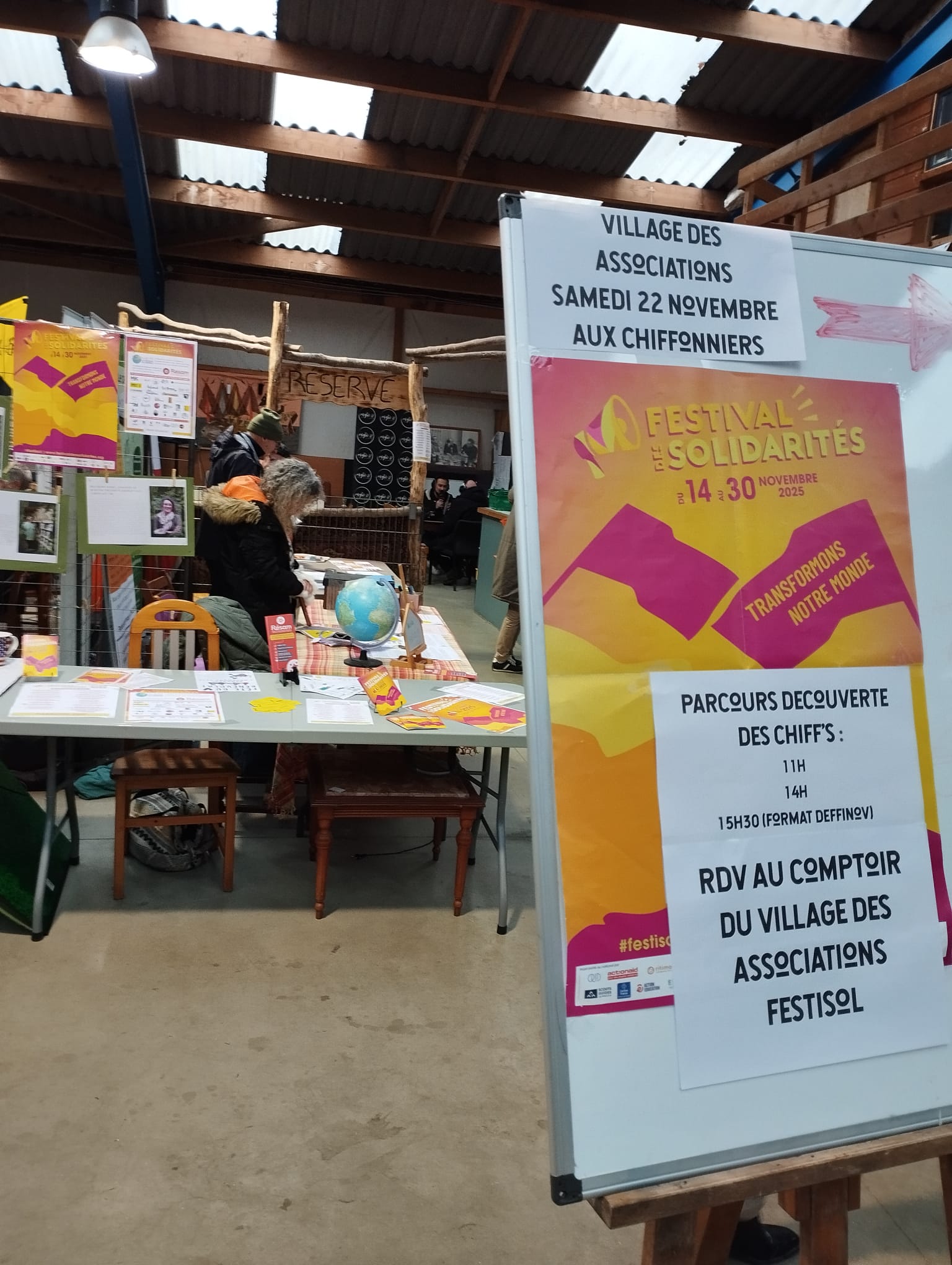 Difficile de louper le village